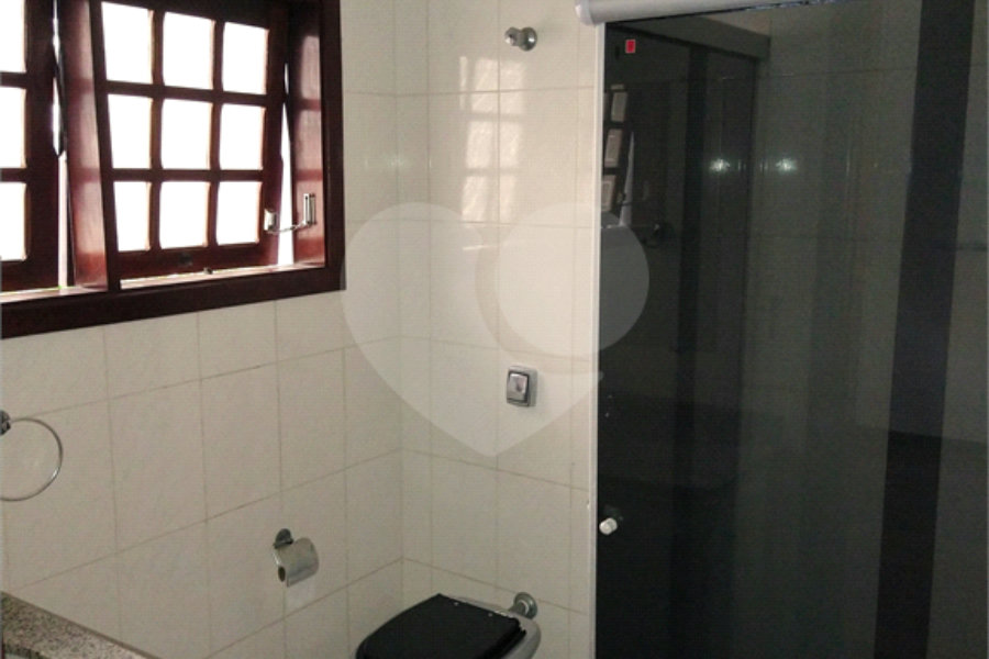 SOBRADO DE 426,0 M² COM 04 SUITES, SALÃO DE FESTAS, 06 VAGAS,06 BANHEIROS E PISCINA PARA LOCAÇÃO OU VENDA NO BARRO BRANCO