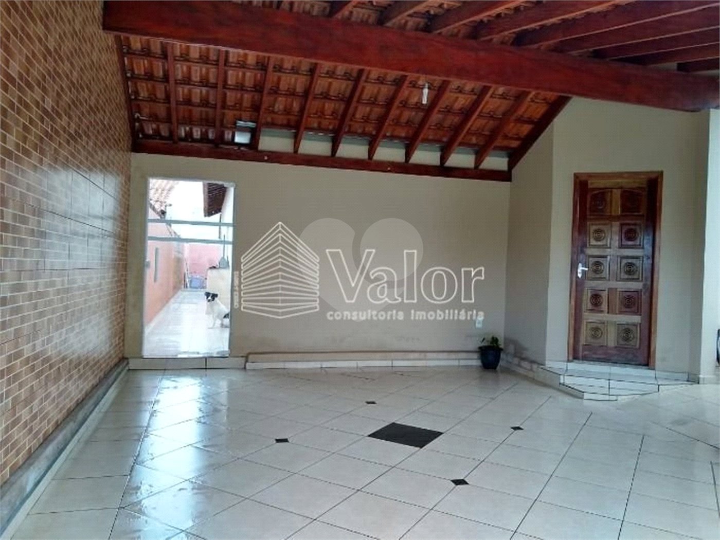 Casa Térrea com 3 dormitórios, sendo 1 suíte.