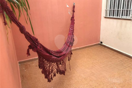 Casa com 202m² , 4 dormitórios , sendo 1 suíte , 3 vagas de garagem.