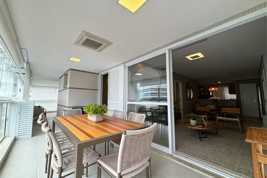 Apartamento à venda com 3 quartos, sendo 2 suítes,  em Riviera de São Lourenço, Bertioga, SP