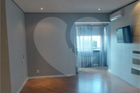 Apartamento à venda no Campo Belo de 245m² com 3 suítes e 3 vagas
