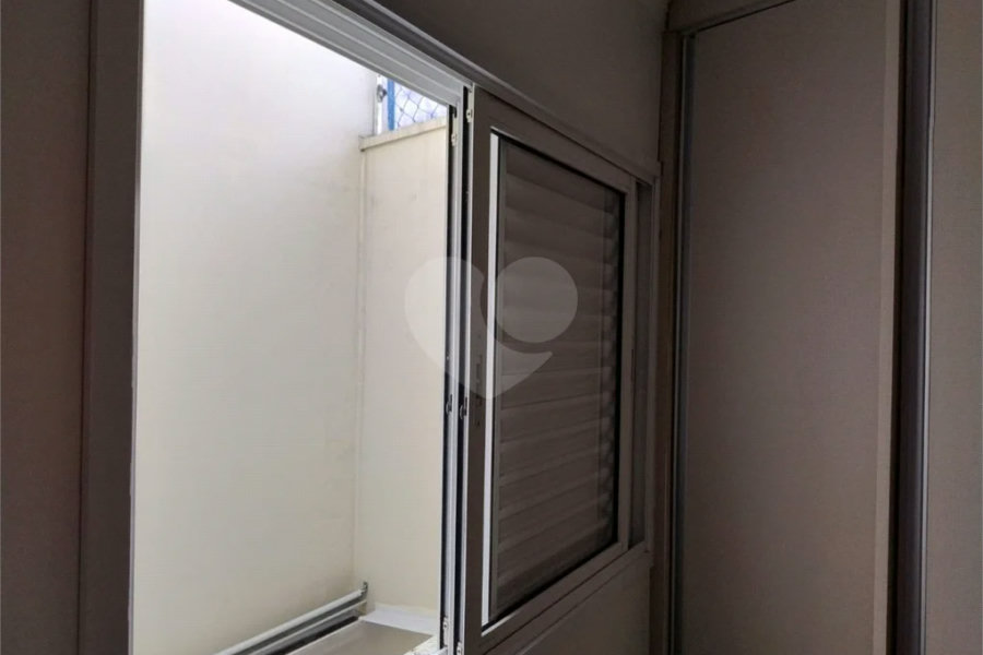 Vende-se Sobrado com 2 Suítes em Condomínio Fechado – Vila Ré