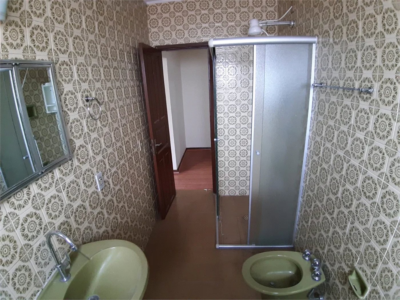 Sobrado à venda com 4 quartos, sendo 1 suíte, em Vila Gomes, São Paulo, SP
