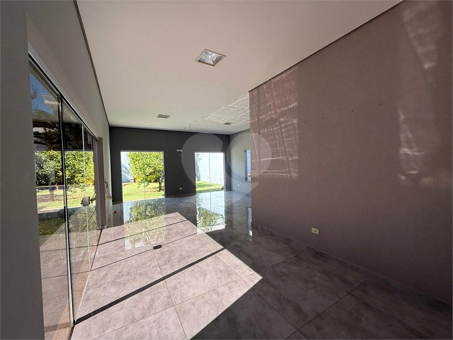 Casa alto padrão condomínio fechado em Atibaia com 4 suítes e ampla área de lazer, espaço gourmet, piscina, 6 vagas garagem