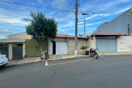 Casa térrea para venda na Vila Nossa Senhora de Fátima.