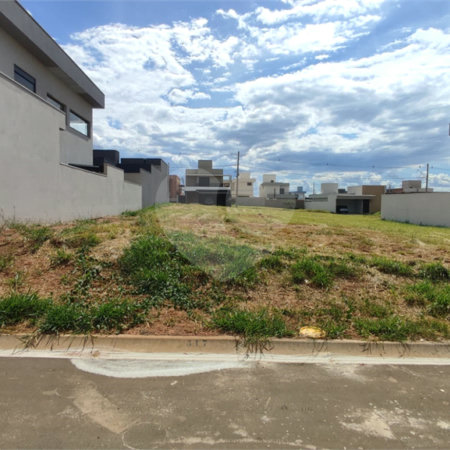Lote à Venda em São Carlos, no Condomínio Villeneuve I