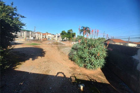 Terreno em Atibaia com 2.784 metros para construção de apartamentos ou salões comerciais, excelente localização