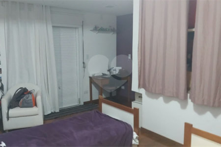 Sobrado com 224m² , 3 dormitórios , sendo 2 suítes , 3 vagas de garagem , 7 banheiros , à venda na Vila Scarpelli em Santo André.