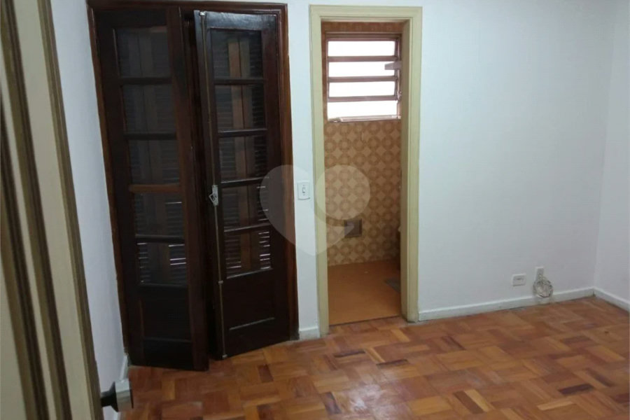 Excelente Sobrado com 04 suítes. Venha fazer uma visita.