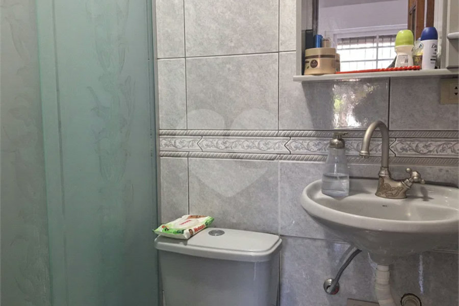 118 metros quadrados. Apartamento enxuto, andar térreo. sem lazer. Condomínio baixíssimo.
