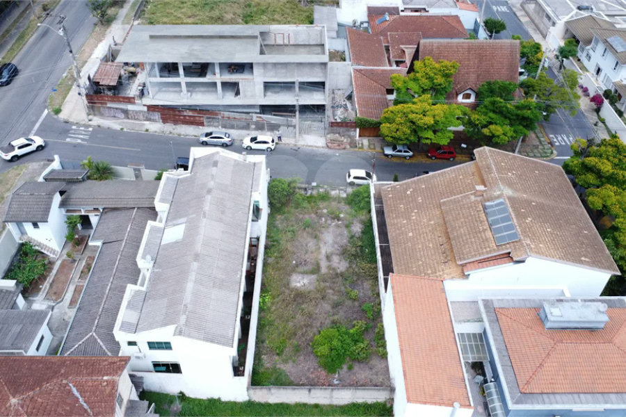 Terreno 300m² à Venda próximo ao centro á poucos metros da Avenida Champagnat