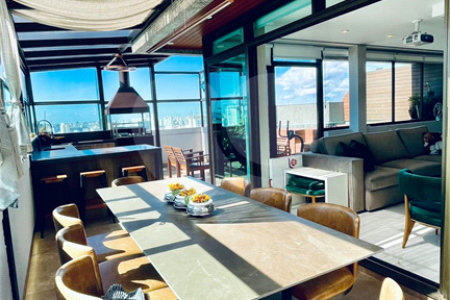 Cobertura à venda na Aclimação de 300m² com 2 vagas.