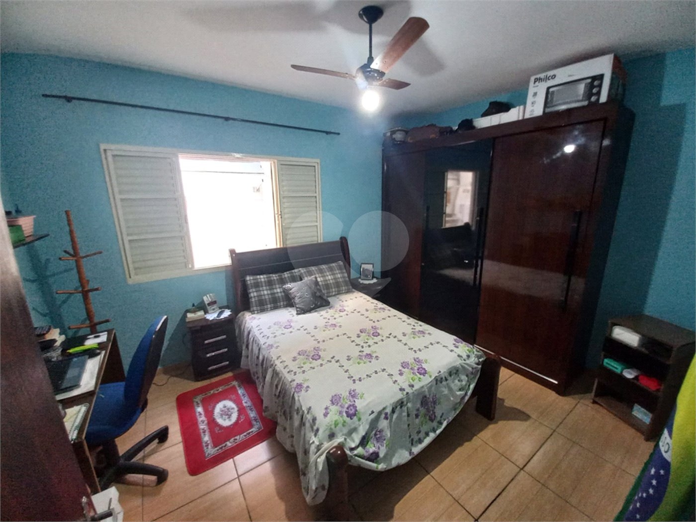Casa Térrea com 3 dormitórios, sendo 1 suíte.