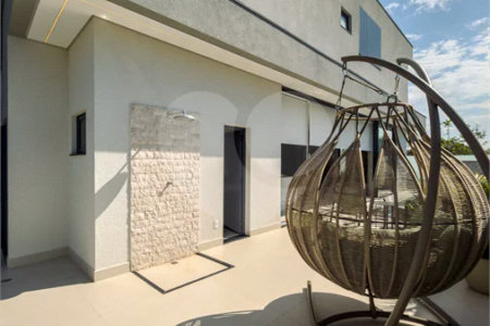 Indaiatuba - Condominio Villa Sapezal - 318 m² de Terreno - 230 m² de Área Construída - 3 suítes, sendo 1 Master com closet planejado - Sala de TV - Sala de estar integrada à Sala de jantar - Cozinha com móveis planejados - Despensa - Escritório planejado - Lavabo - Piscina com preparação para aquec