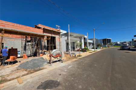 Casa térrea 3 dormitório 1 suíte com closet à venda no Condomínio Vileneuve,