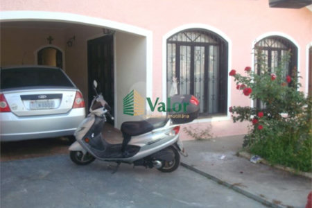 Casa com Edícula
