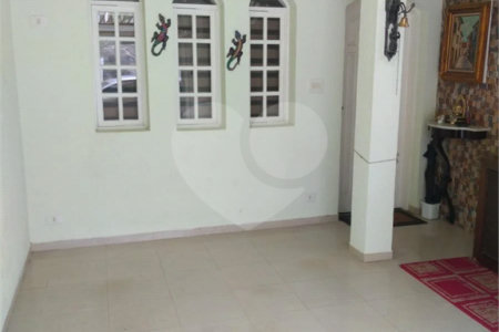Linda Casa Sobrado a venda no Alto da Mooca com excelente acabamento, semi mobiliada com 2 suítes