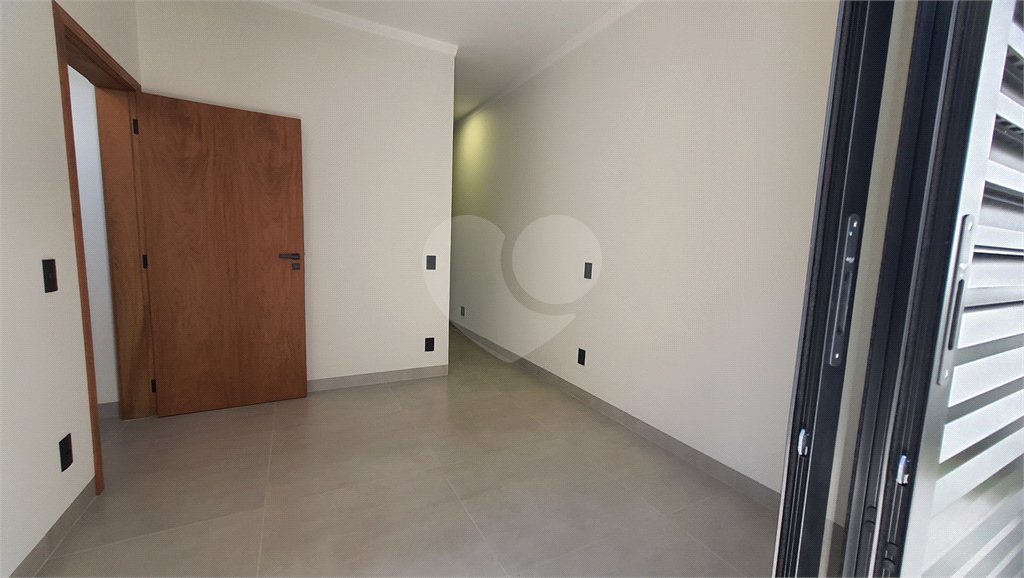 Casa à Venda de 03 dormitórios em São Carlos, no Condomínio Faixa Azul