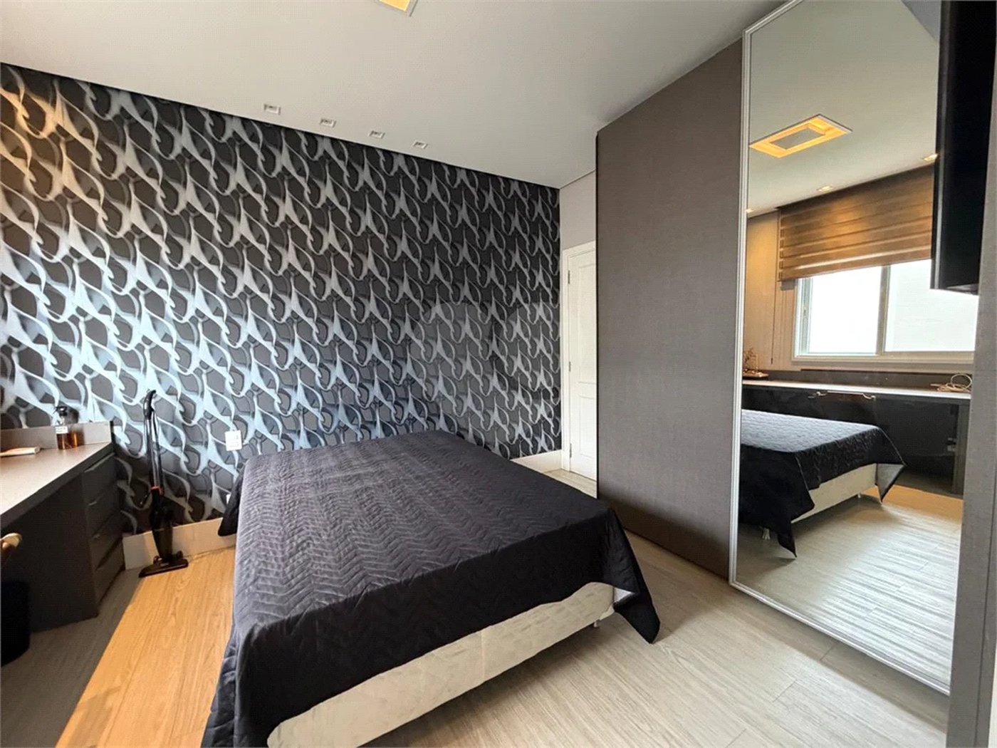 Casa de alto padrão em condomínio exclusivo com 4 suítes