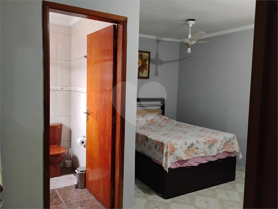 Vende-se casa na Vila Santa Catarina - Excelente oportunidade para investimento e geração de renda