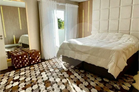 Casa à venda em Tamboré, toda reformada e decorada por arquitetos renomados