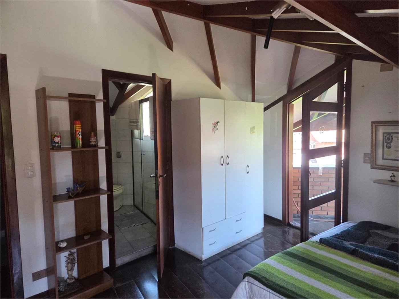 Casa à venda com 4 quartos, sendo 2 suítes,  em Cidade São Francisco, São Paulo, SP
