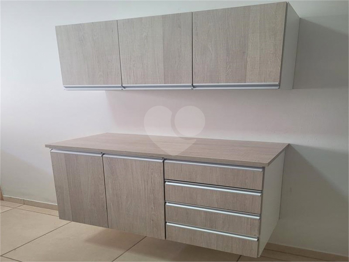 Indaiatuba - Sobrado para venda e Locação - Jardim Nely em Indaiatuba - R$ 425.000,00 - aceita parte em permuta - Bairro tranquilo com fácil acesso a rodovias, Shopping Polo Parque Mall - Assai, Polo shopping - Com duas suítes sendo uma com sacada, , lavabo. área de serviço , 2 vagas, portão ele