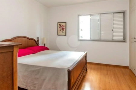 Apartamento à venda com 3 quartos, sendo 1 suíte, em Campo Belo, São Paulo, SP