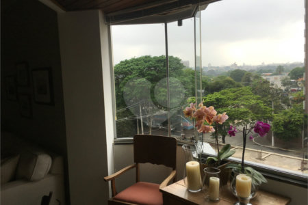 Campo Belo: Elegante Apartamento de 113 m² com Suíte e 2 Vagas em Localização Privilegiada