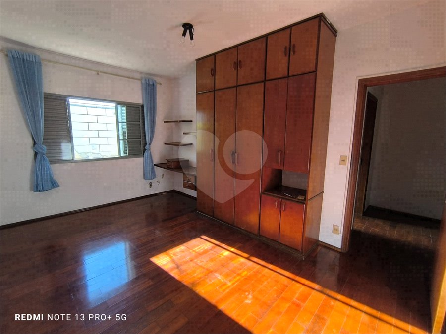 Casa á venda na Avenida Pau Brasil.