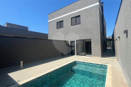 Casa Assobradada com 3 suítes na Vila Thais em Atibaia