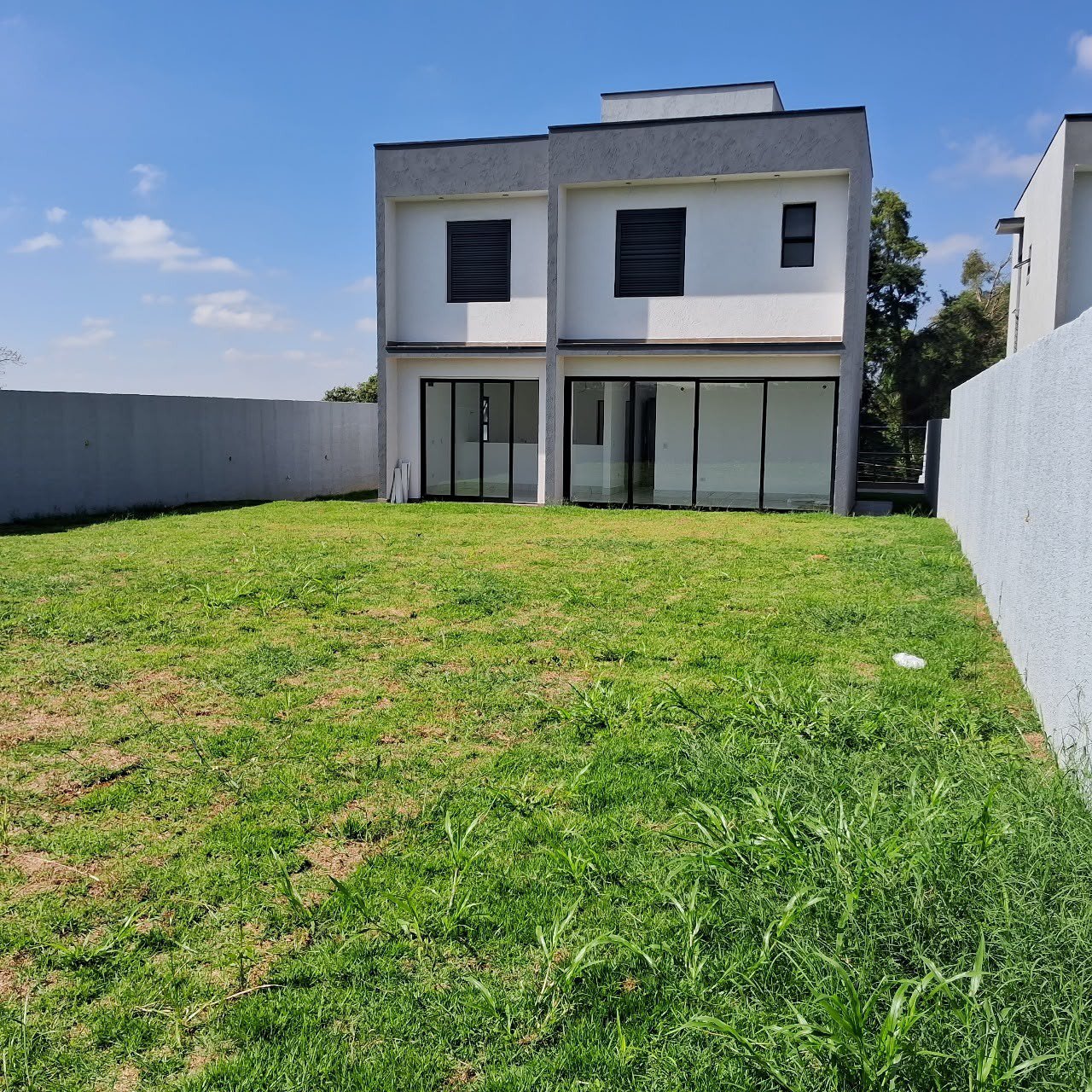 Sobrado à venda com 3 quartos, sendo 1 suíte, em Parque Rizzo, Cotia - SP