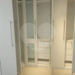 Apartamento para alugar com 3 quartos, sendo 1 suíte,  em Vila Olímpia, São Paulo, SP
