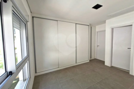 Casa à venda ou para alugar com 3 suítes no condomínio Jardim Flora, São Paulo - SP