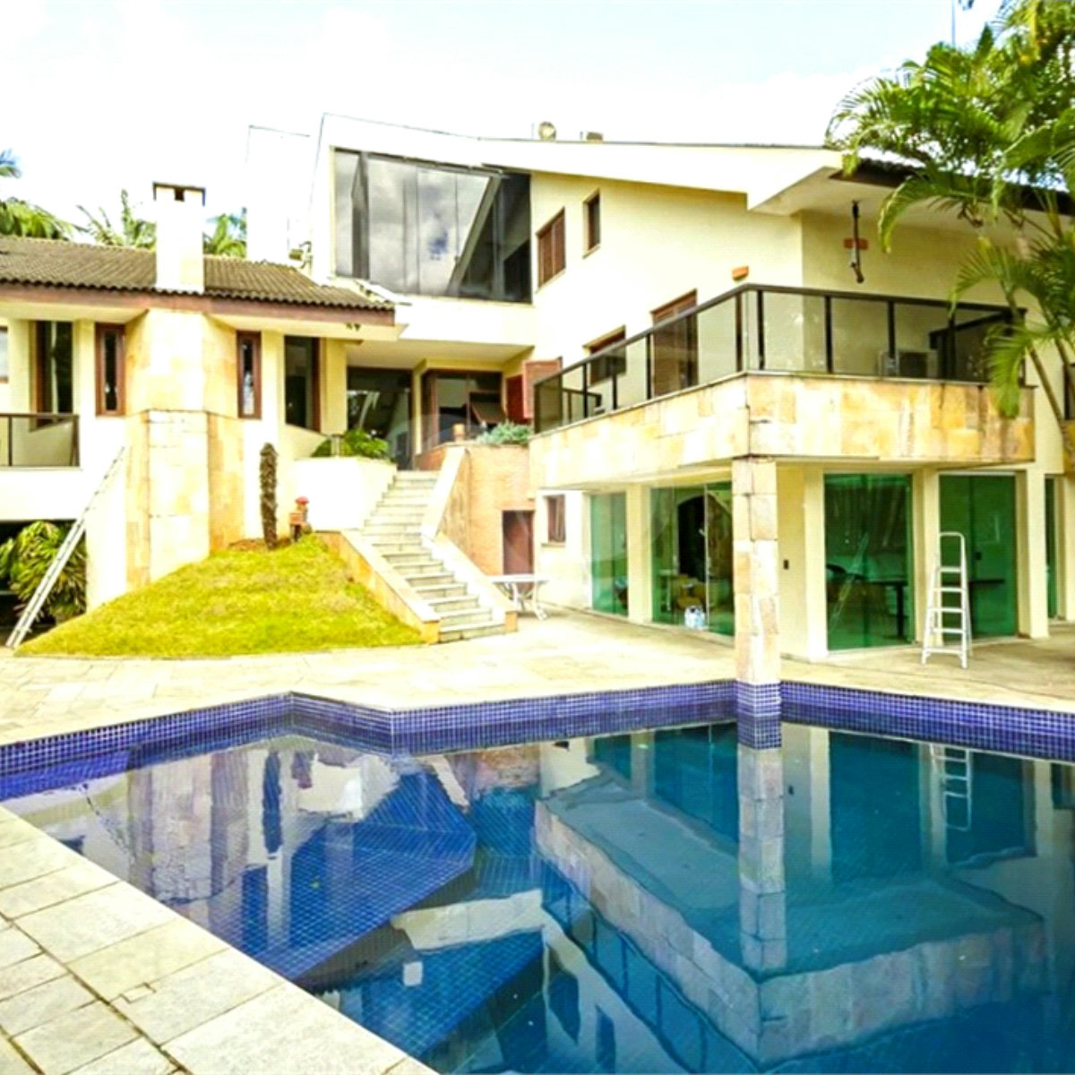 Casa com 4 quartos e ótimo espaço em local nobre no Alto da Boa Vista