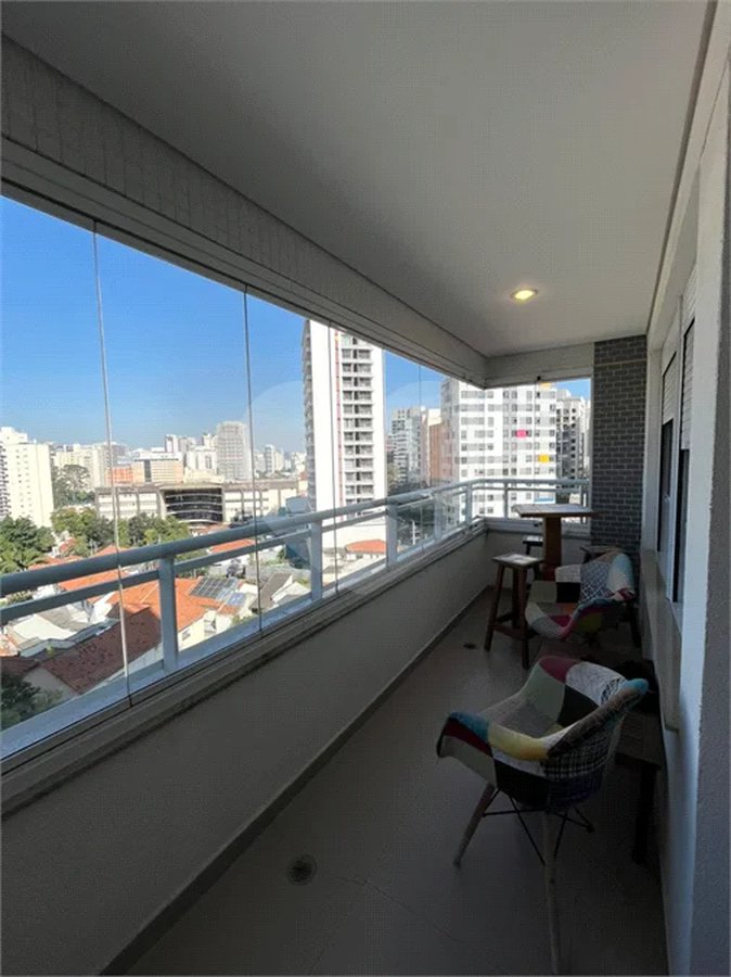 Apartamento com 2 dormitórios, 2 vagas e depósito privativo na Vila Mariana