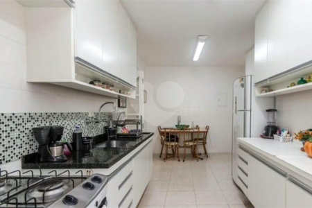 Apartamento à venda com 3 quartos, sendo 1 suíte, em Campo Belo, São Paulo, SP