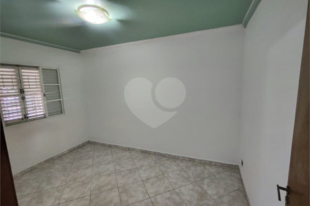 Casa ampla com 3 Quartos e 1 Suíte