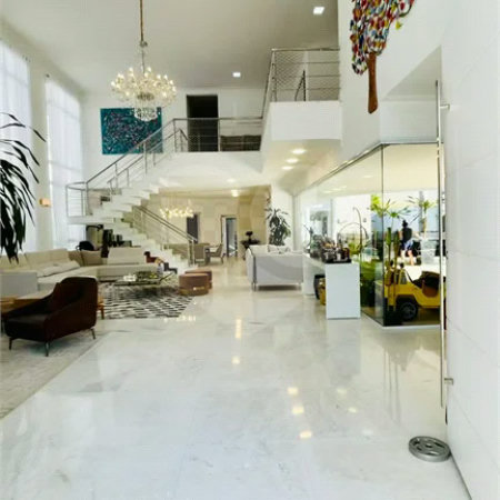 Belíssima casa à venda com 700 m² no Condomínio Tamboré, em Alphaville!!!