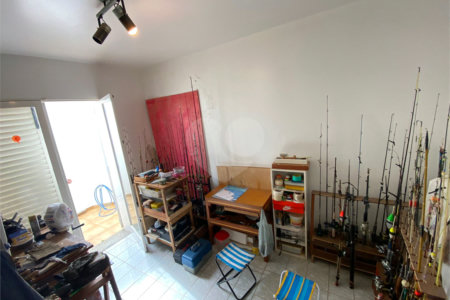 Casa Térrea com 3 suítes, sendo 1 suíte master.