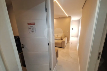 Apartamento totalmente mobiliado com 2 dormitórios, 1 vaga