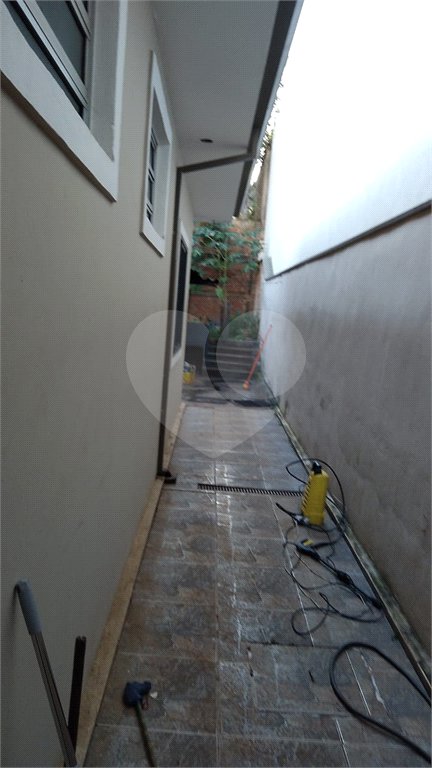 Casa Térrea com 3 dormitórios, sendo 1 suíte.