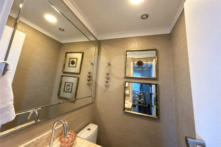 Apartamento de 127 m² em andar alto, com vista livre, 3 suítes planejadas, sacada gourmet envidraçada, 2 vagas e lazer completo, próximo ao Shopping Golden Square e à Avenida Kennedy.