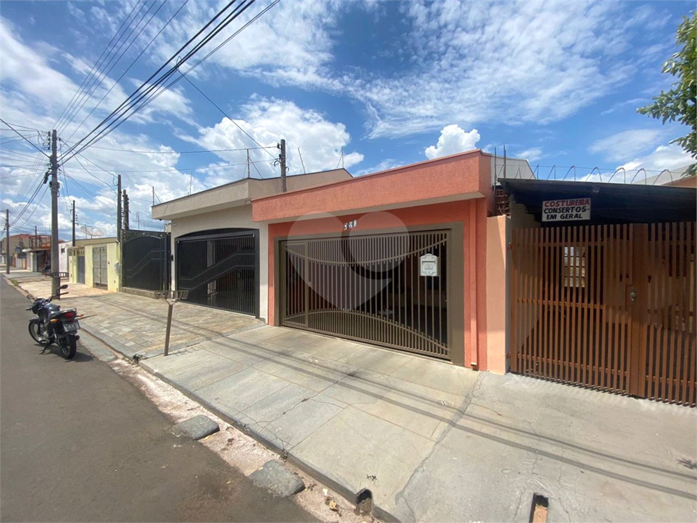 Casa térrea no Jardim Beatriz.
