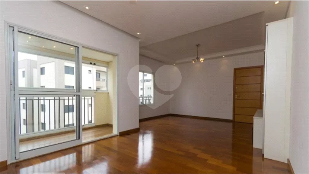 Cobertura duplex à venda na Mooca de 277m² com 3 dormitórios, 1 suíte e 3 vagas.