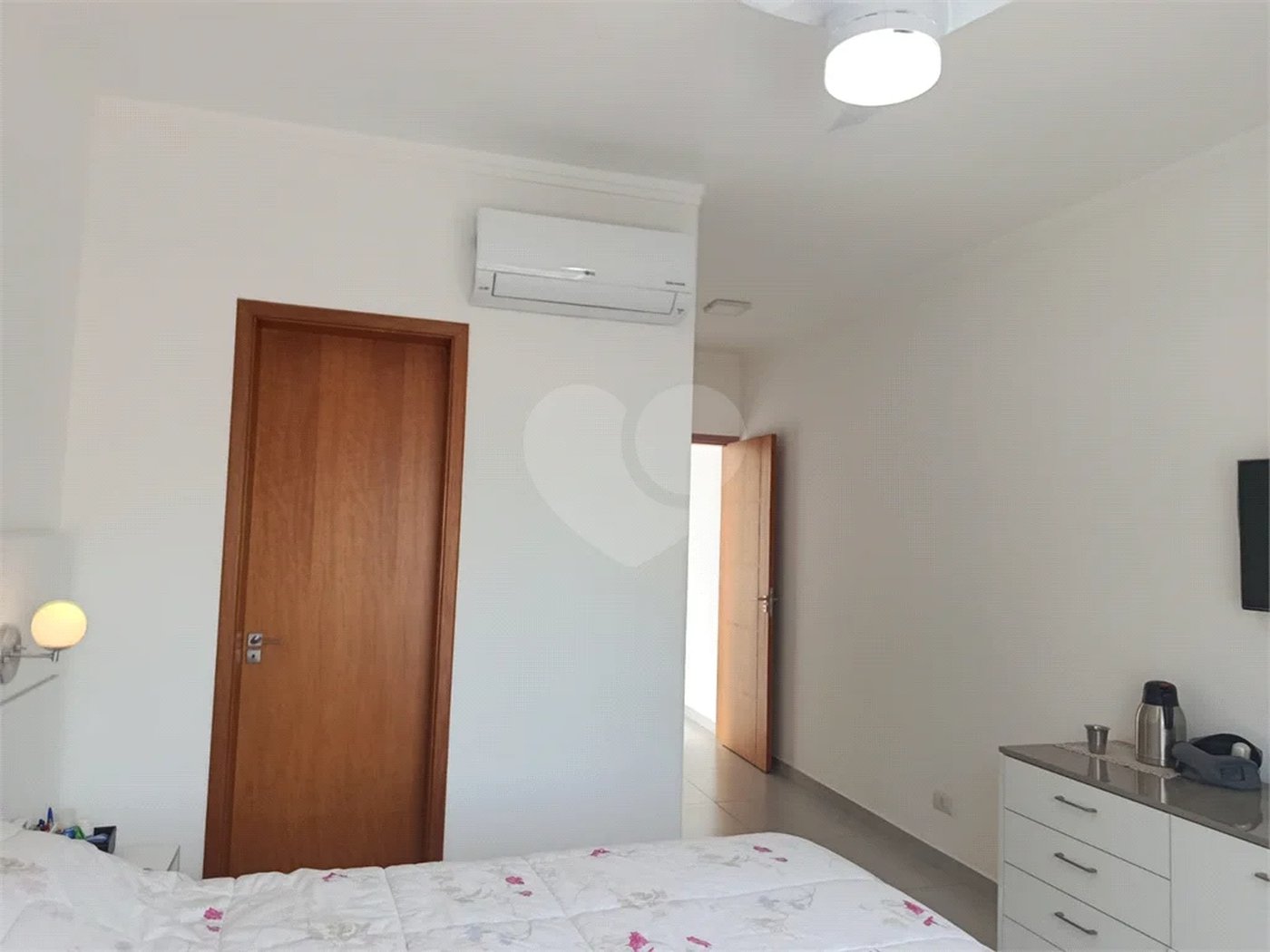 Sobrado novo, com 250m², 3 quartos, sendo 1 suíte, 2 garagens, à venda na Vila Prudente