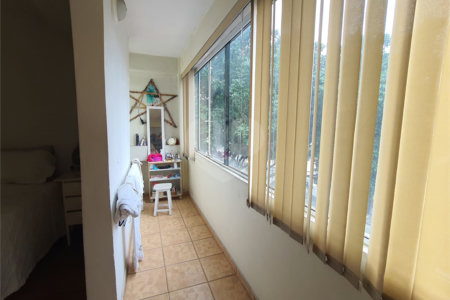 Sobrado com 3 dormitórios e 4 vagas na Saúde.