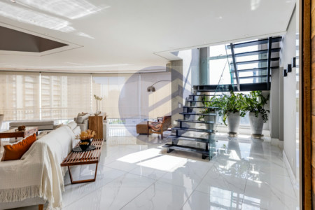 Duplex à venda com 3 quartos, sendo 3 suítes, em Vila Suzana 287m²