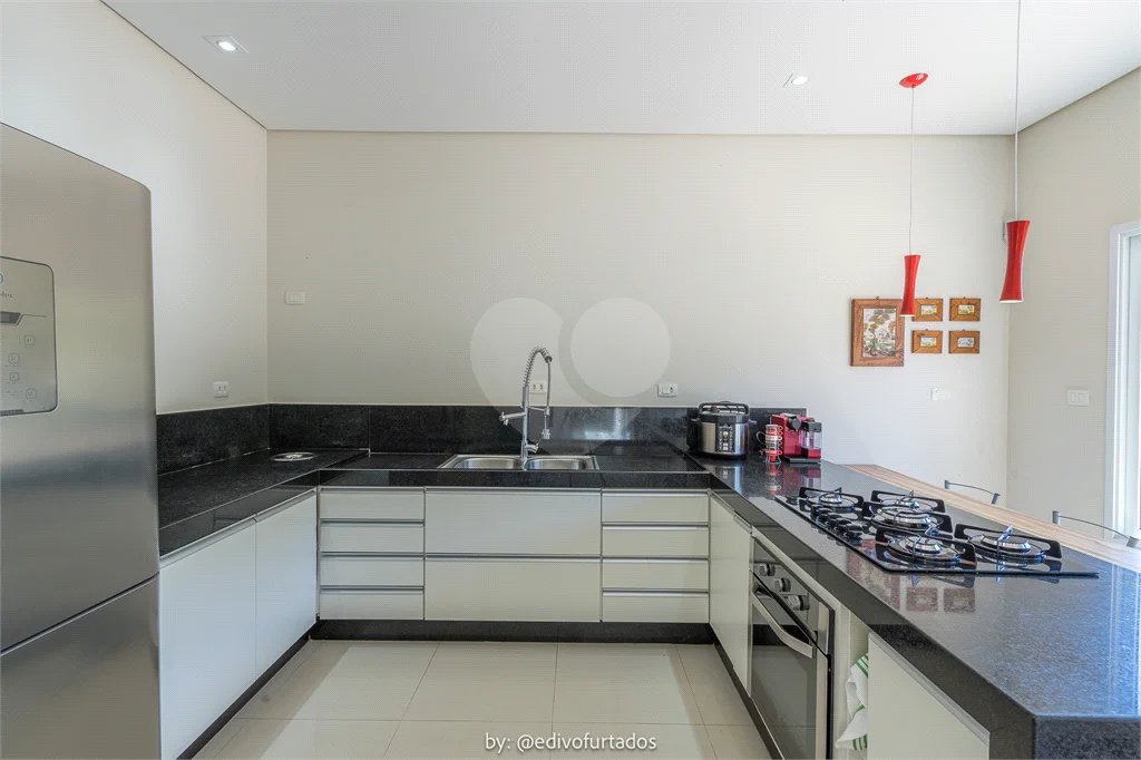 Casa à venda com 4 suítes no condomínio Vale da Santa Fé, Vinhedo - SP