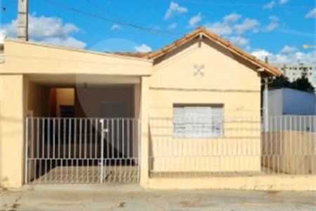 Casa térrea para venda em Araraquara.